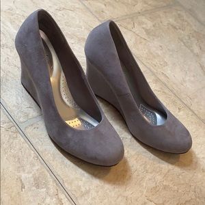 Grey wedges